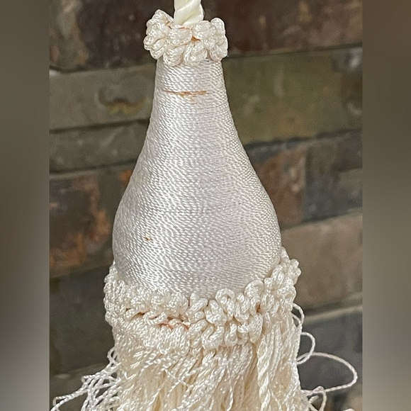 Curtain tasseled tie backs - Picture 3 of 6